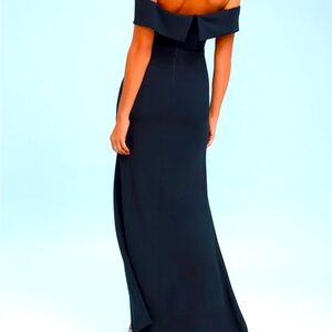 Gorgeous, Classic, Off the shoulder long dress. Excellent condition.